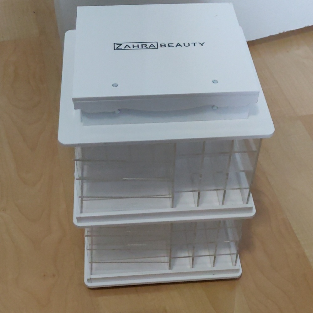 Zahra Beauty Spinning Lipstick Tower
